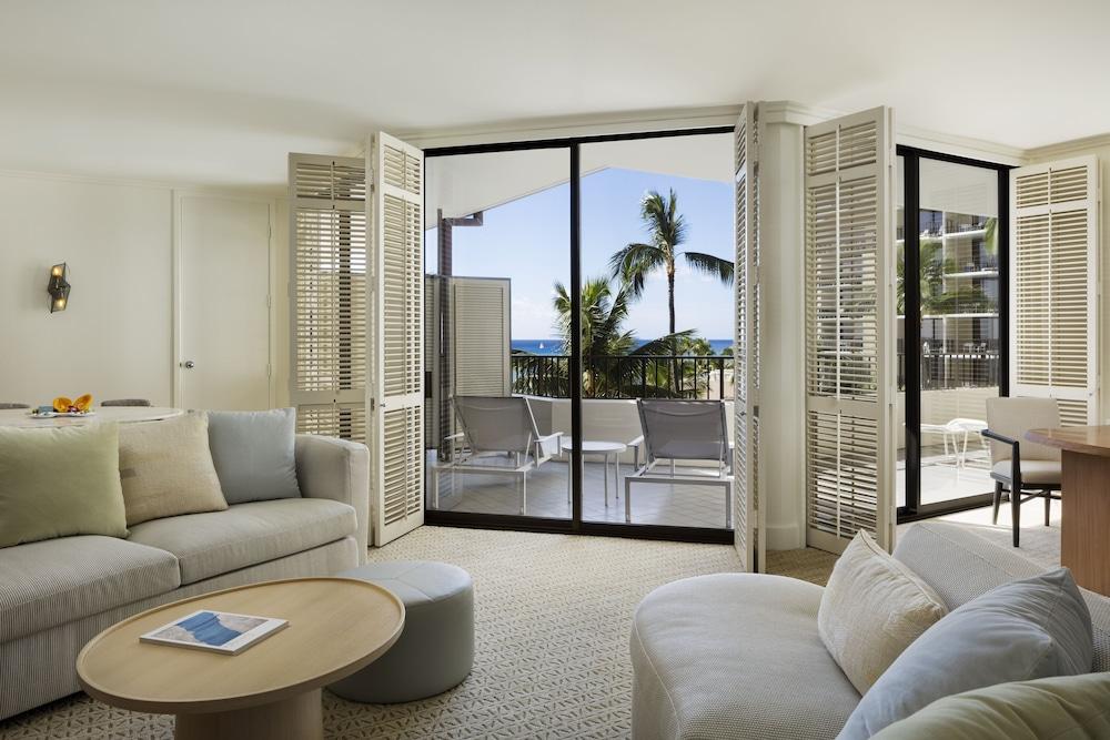 Halekulani - No Resort Fee Honolulu Exterior photo A living room at the Four Seasons Resort Maui