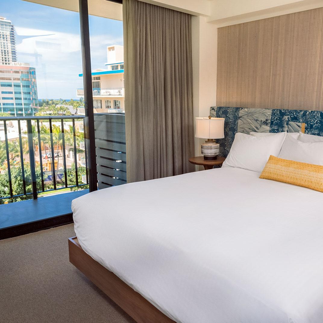 Halekulani - No Resort Fee Honolulu Exterior photo A bedroom at the Hilton San Diego Bayfront