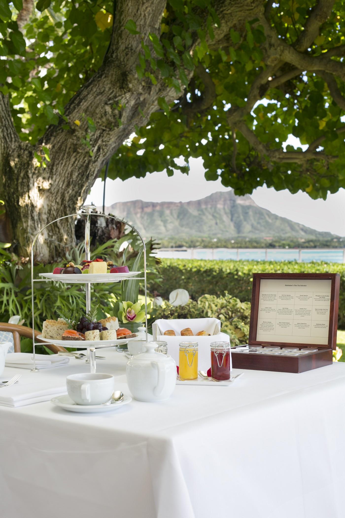 Halekulani - No Resort Fee Honolulu Exterior photo Afternoon tea at the Four Seasons