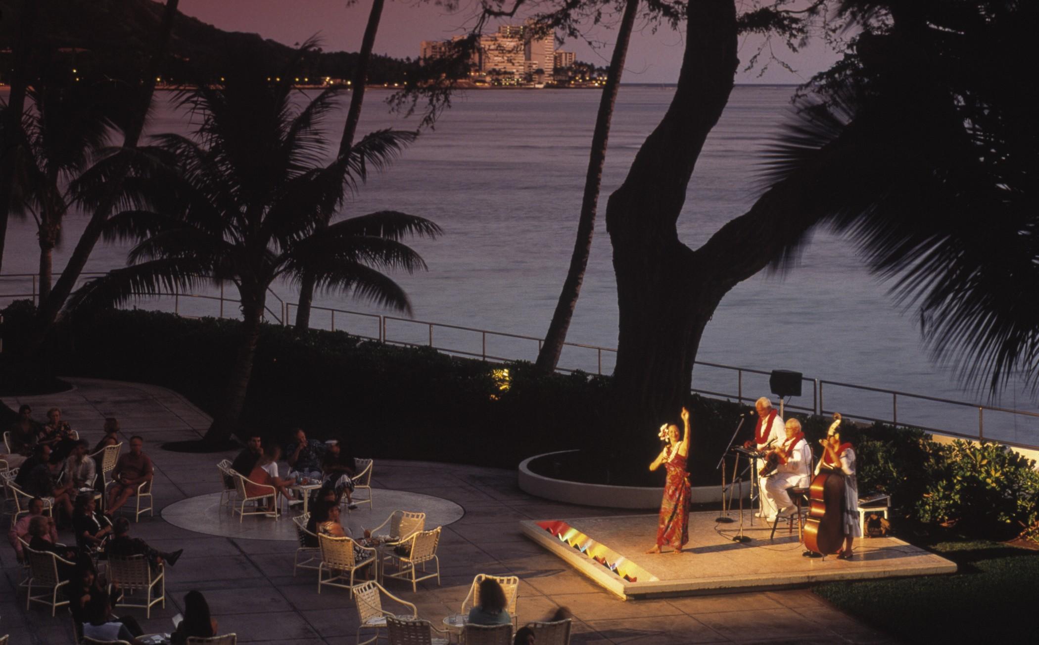 Halekulani - No Resort Fee Honolulu Exterior photo Luau at the Hilton Hawaiian Village