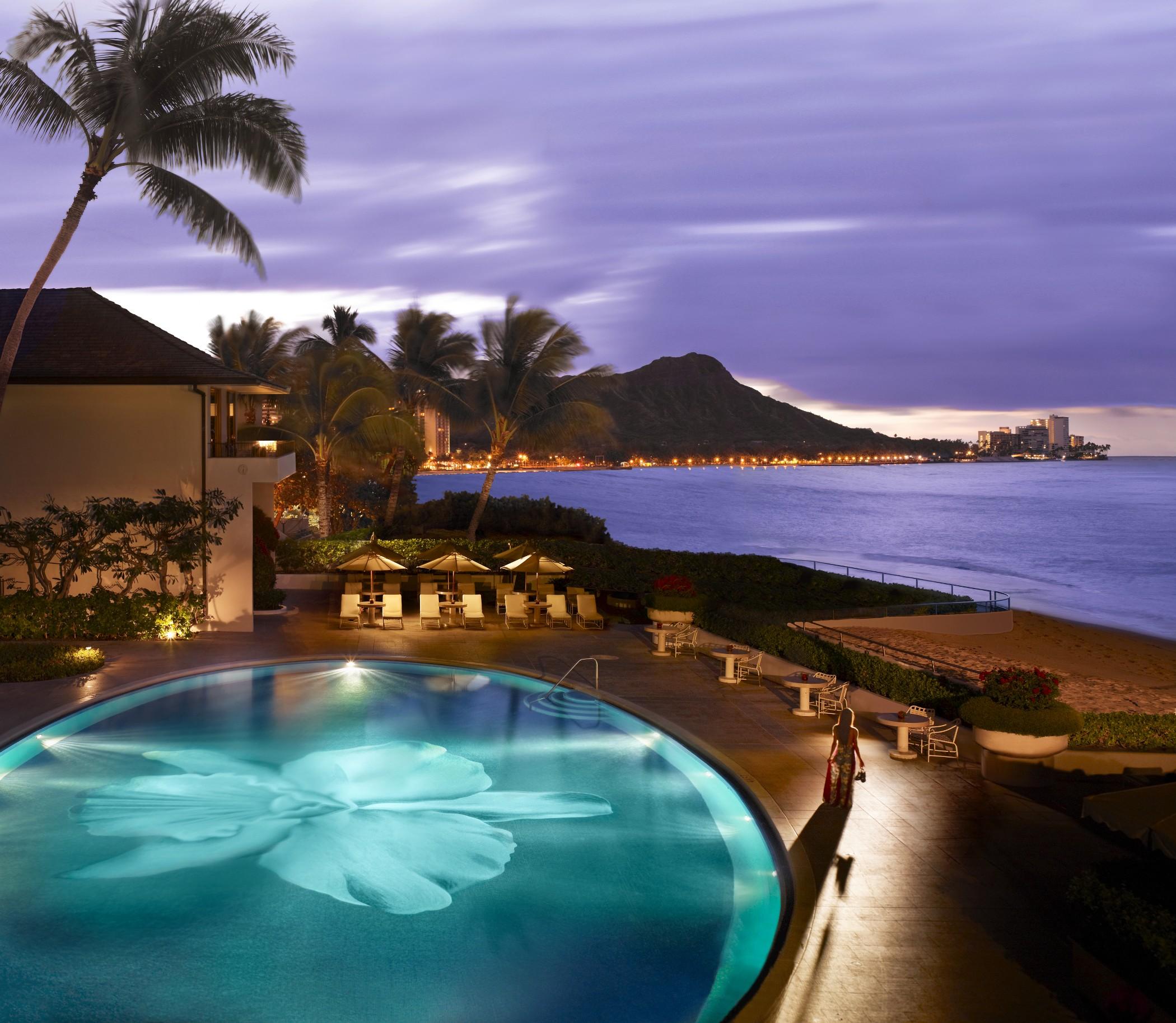 Halekulani - No Resort Fee Honolulu Exterior photo The Four Seasons Resort Maui at Beach with the West Maui Mountains in the background