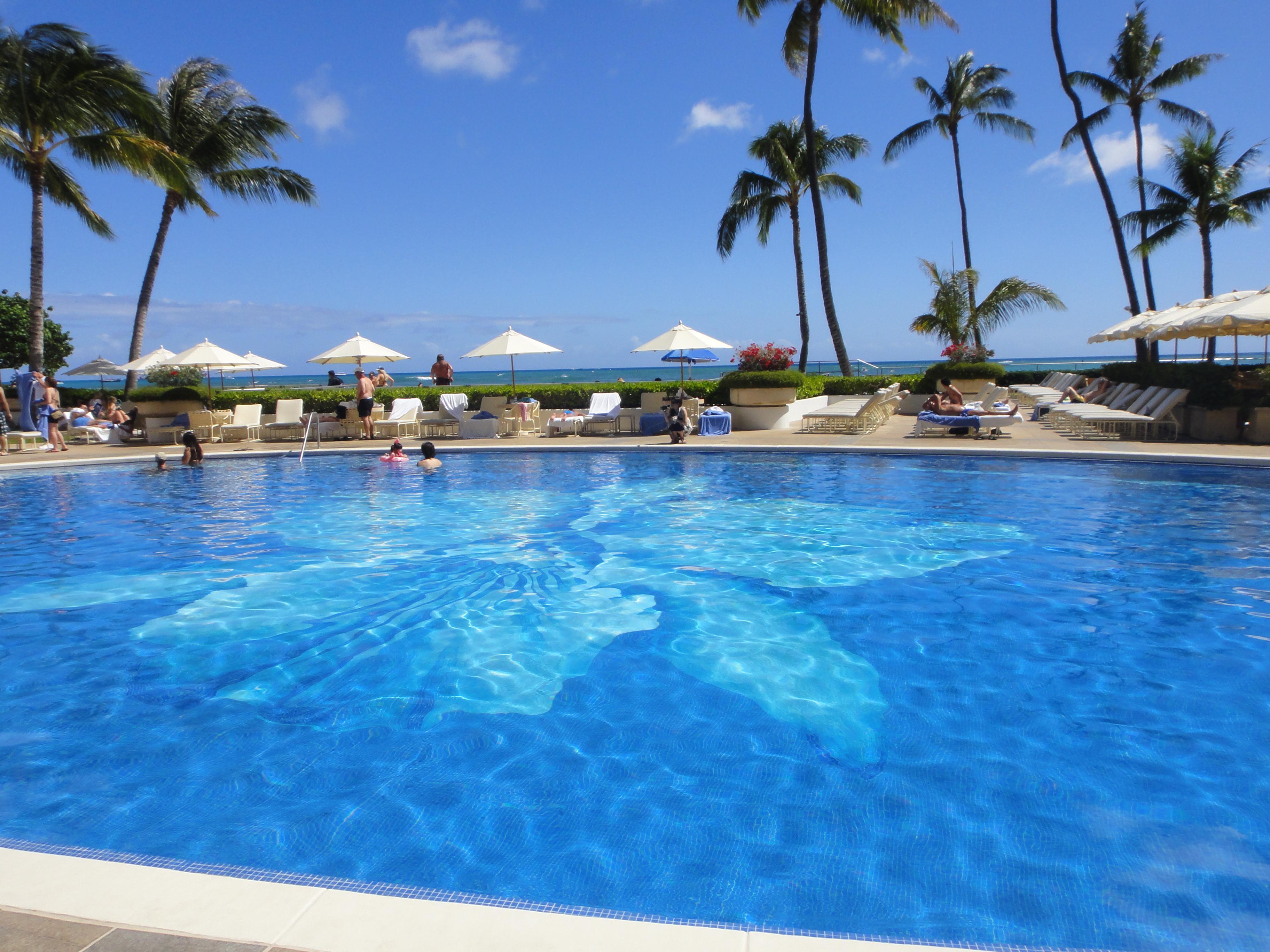 Halekulani - No Resort Fee Honolulu Exterior photo Pool at the Four Seasons Resort