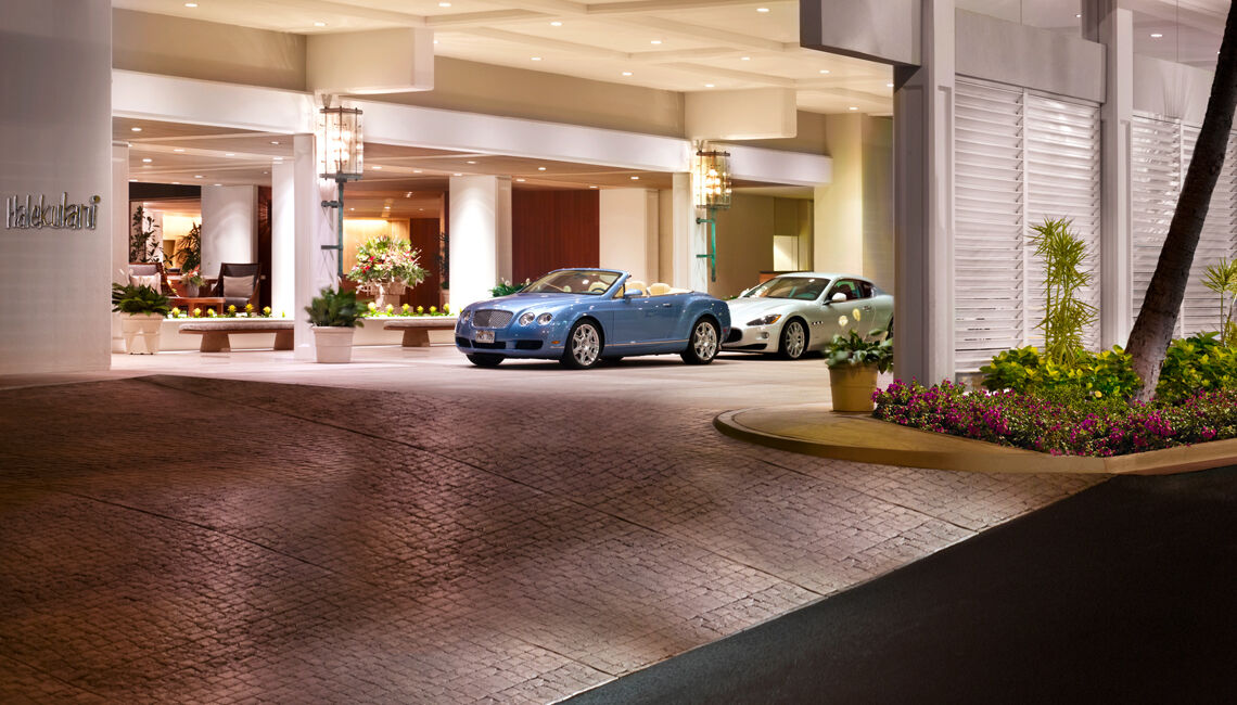 Halekulani - No Resort Fee Honolulu Exterior photo The front entrance of the Four Seasons Hotel